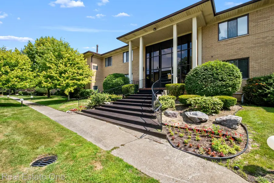 31915 W 14 Mile Road #247door B, Farmington Hills, MI 48334 - Image #3