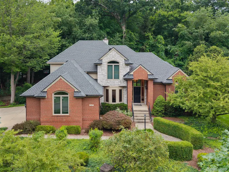 260 Forest Crest Drive, Commerce, MI 48390 - Image #2