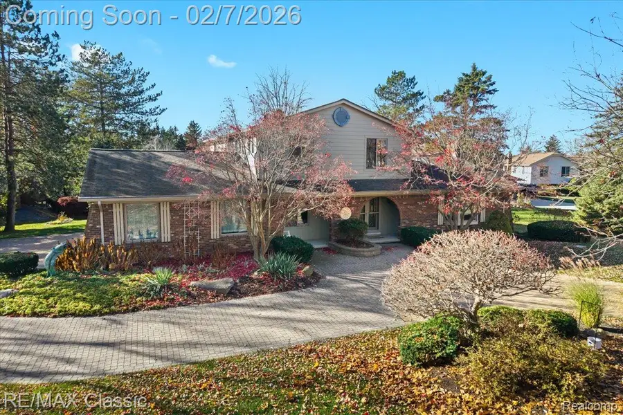 5067 Oakwood Court, Commerce Township, MI 48382 - Image #2