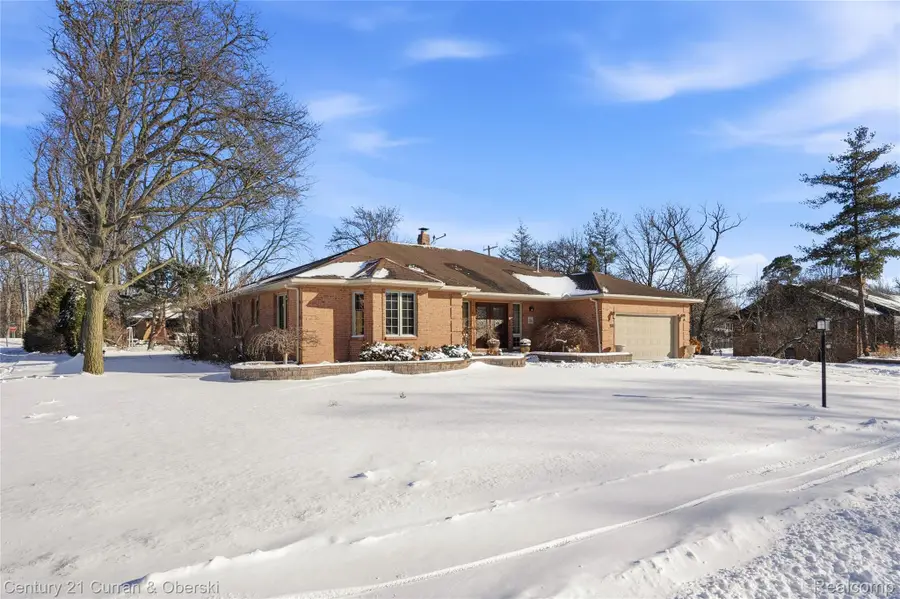 230 Hampshire Court, Dearborn, MI 48124 - Image #2
