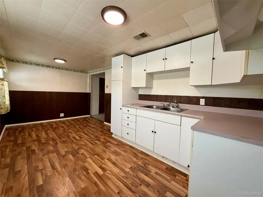 6377 E Atherton Road, Burton, MI 48519 - Image #2