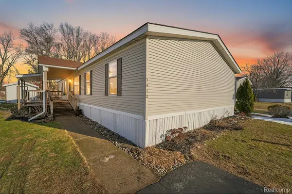 3612 Hawthorne St, Clarkston, MI 48348