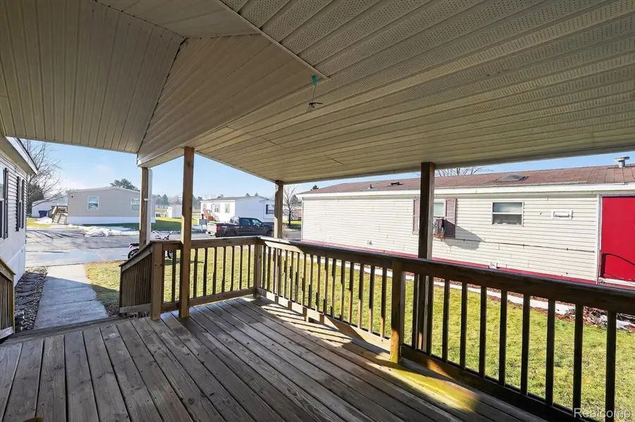 3612 Hawthorne St, Clarkston, MI 48348 - Image #2