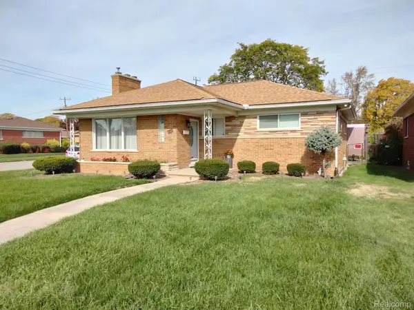 16405 W Collinson Avenue, Eastpointe, MI 48021
