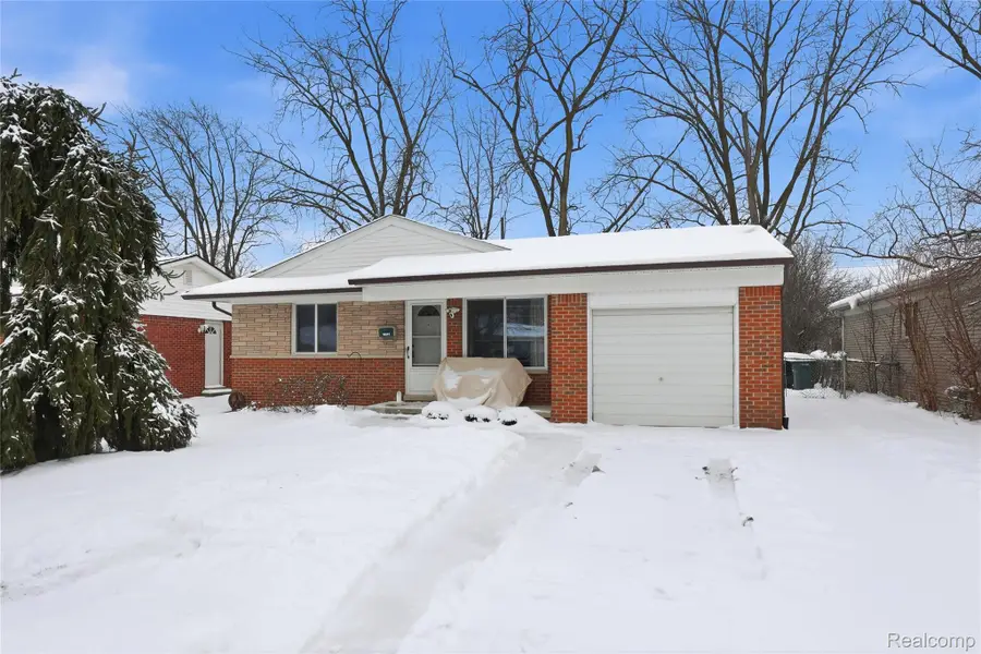 14241 Nadine Street, Oak Park, MI 48237 - Image #2