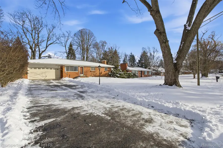 2155 Devonshire Road, Bloomfield, MI 48302 - Image #2