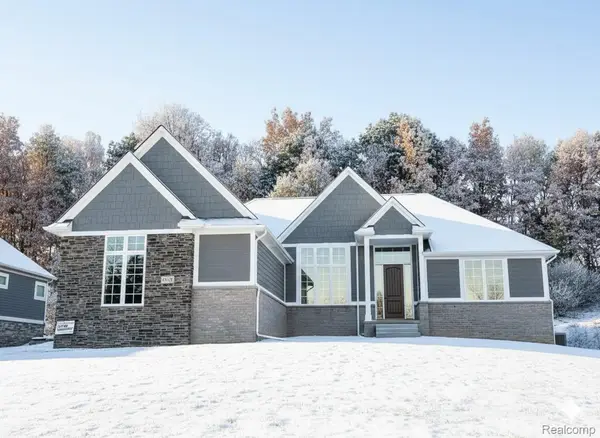 8848 Stonewall E, Clarkston, MI 48348