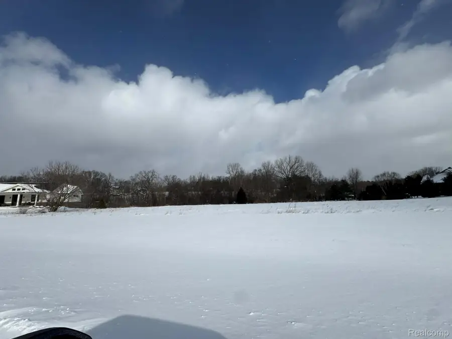 576 Brookside Court, Oxford, MI 48371 - Image #2