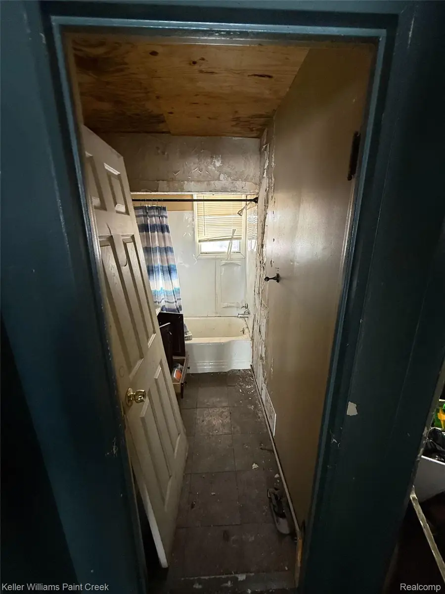 426 E Holbrook Avenue, Flint, MI 48505 - #3