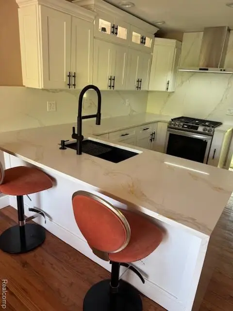 5541 Walnut Circle W Circle W, West Bloomfield, MI 48322 - #3