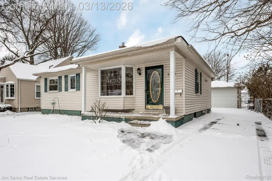 2204 Roslyn Road, Grosse Pointe Woods, MI 48236 - #2