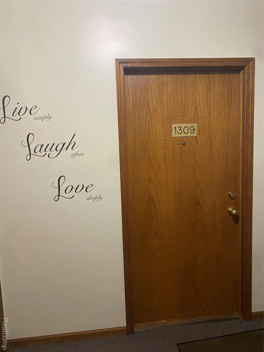1309 Shoemaker Drive #82, Westland, MI 48185 - Image #3