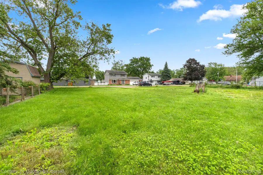 35280 Marcus Drive, Rockwood, MI 48173 - Image #2