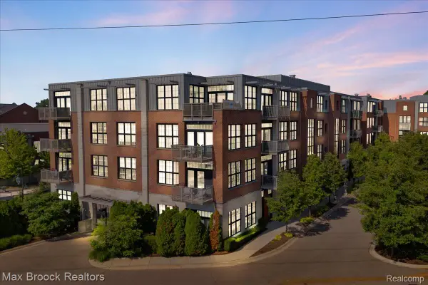 2051 Villa Road #302, Birmingham, MI 48009