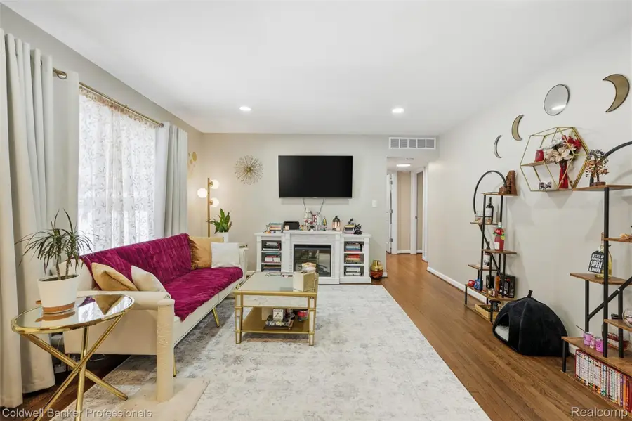 21756 Dexter Court, Warren, MI 48089 - Image #3