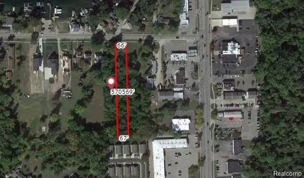 2045 S Long Lake Road, Fenton, MI 48430