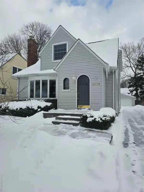 1775 Woodland Avenue, SylvanLake, MI 48320