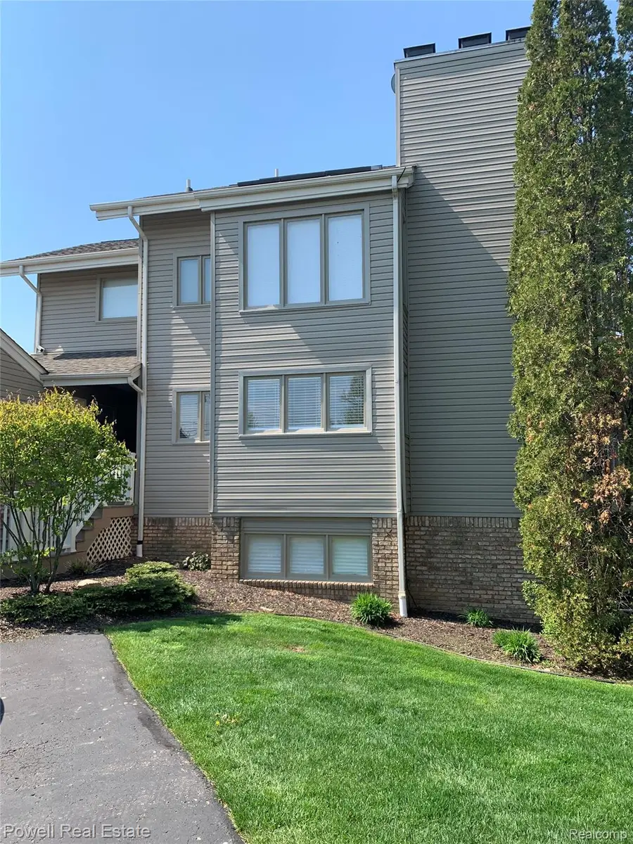 21054 Boulder Circle, Northville, MI 48167 - Image #2