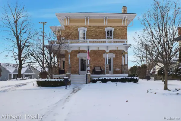 325 Lake Street, Howell, MI 48843