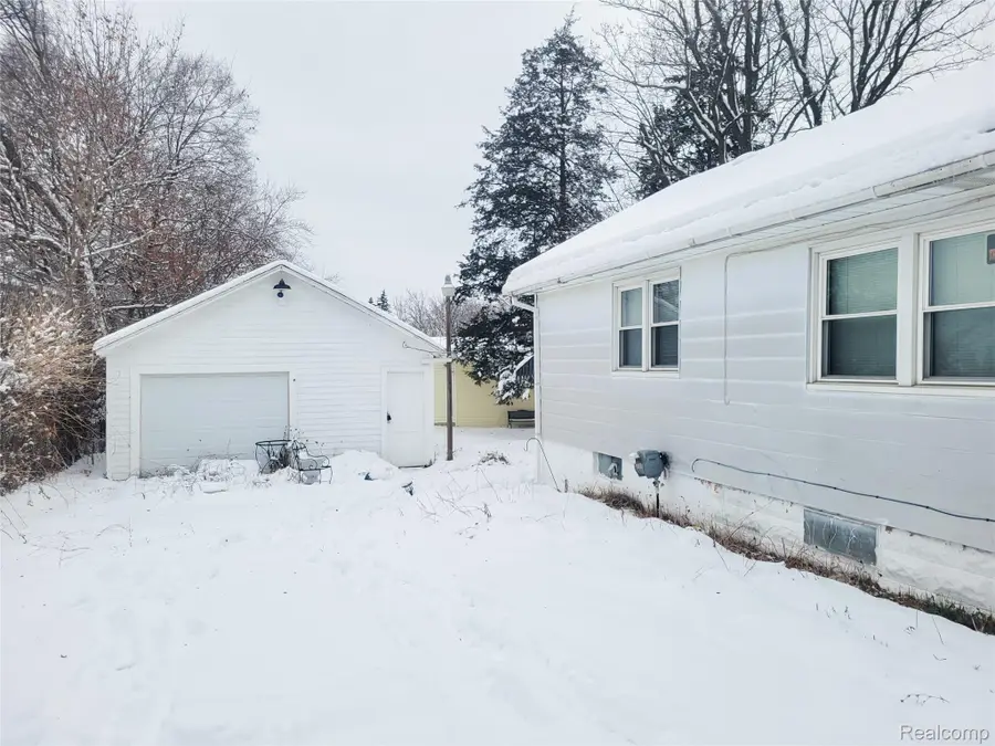 1031 E Pine Avenue, Genesee, MI 48458 - Image #2