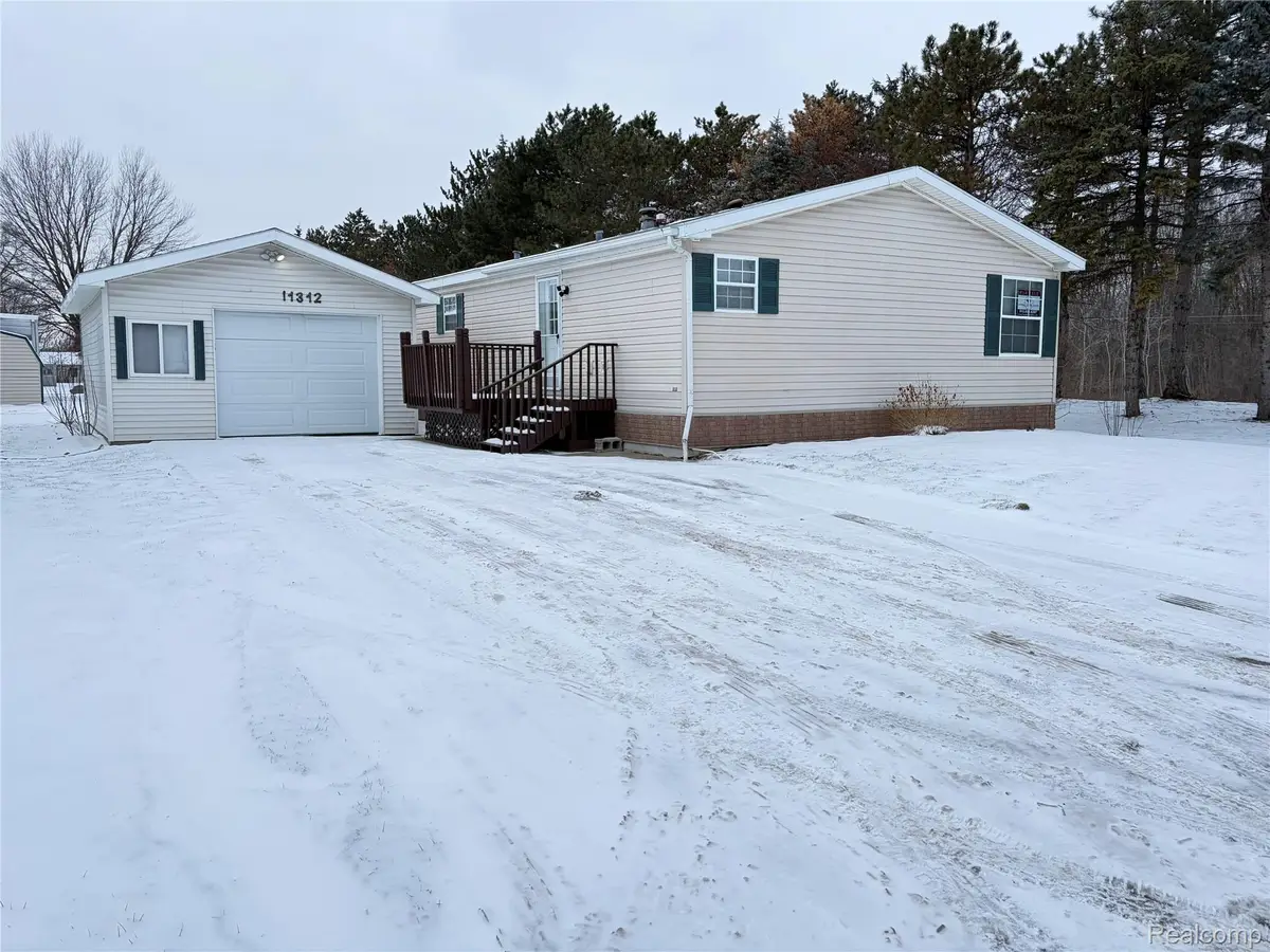 11312 N Lake Drive, Fenton, MI 48430 - Image #1