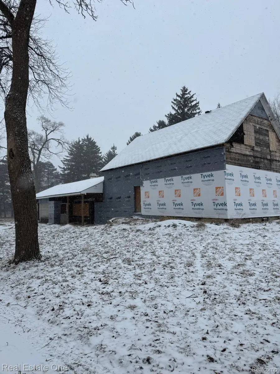 3129 E Genesee Avenue, Saginaw, MI 48601 - Image #2