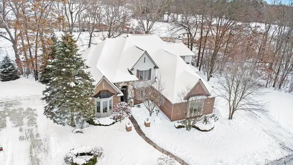 271 Greenan Lane, LakeOrion, MI 48362