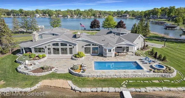 2210 Island Shore Drive, Fenton, MI 48430