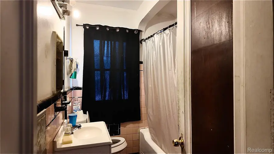 17300 Chapel Street, Detroit, MI 48219 - Image #3