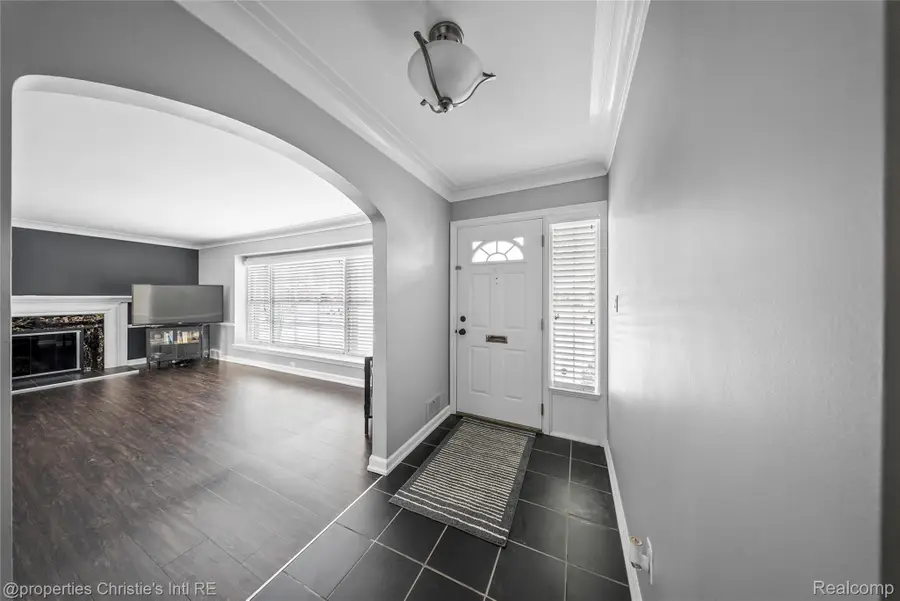 1331 Fairholme Road, Grosse Pointe Woods, MI 48236 - Image #2