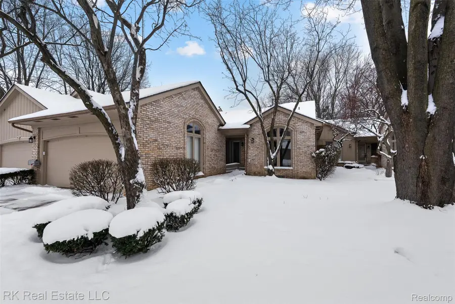 17763 E Kirkwood Drive, Clinton Charter Township, MI 48038 - Image #2