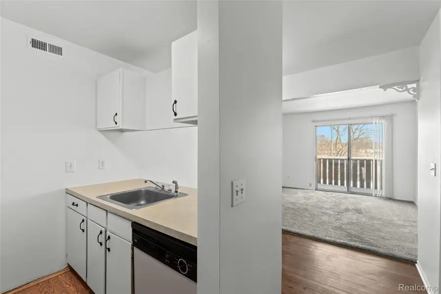 8709 Candlewood Trail #5, Brighton, MI 48116 - Image #3