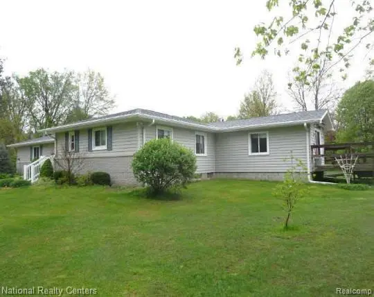 27125 Delos Road, NewBoston, MI 48164