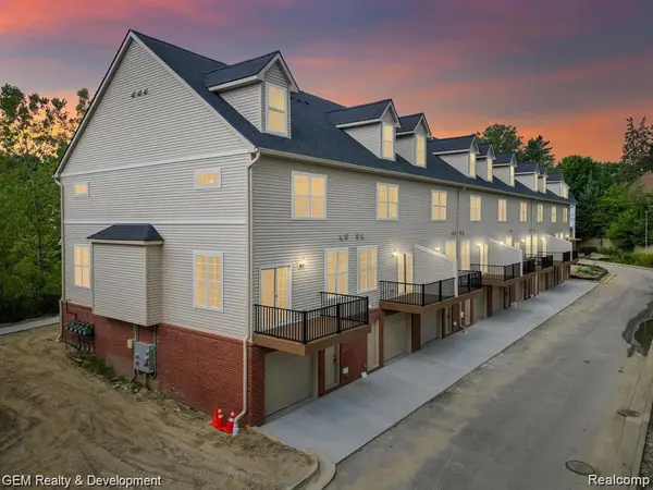 549 Village Lane, Milford, MI 48381