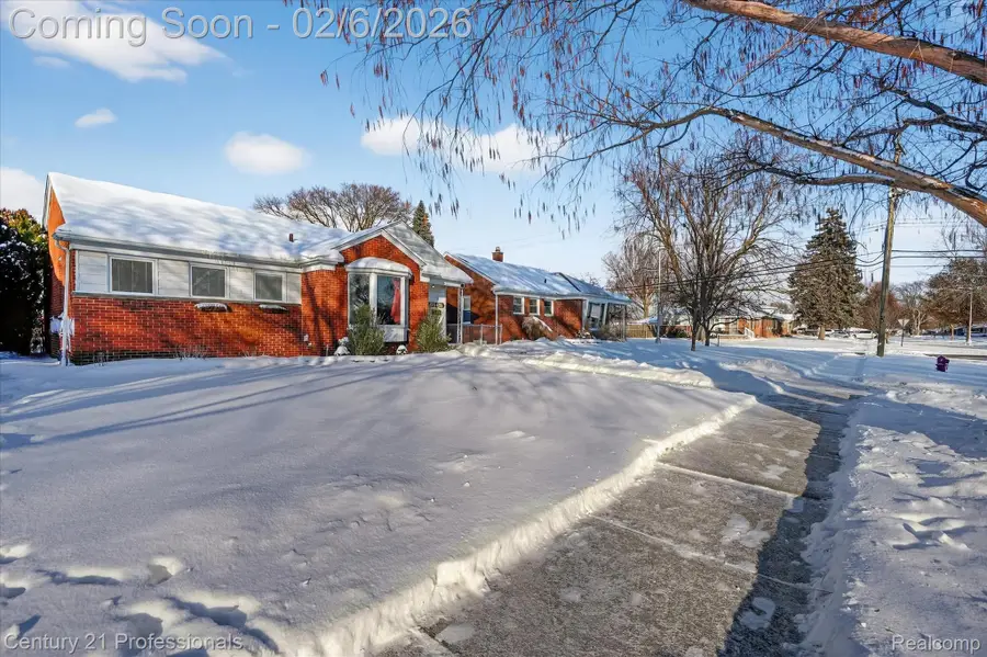28418 N Clements Circle, Livonia, MI 48150 - Image #2