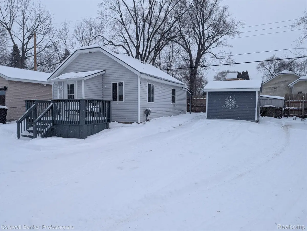 145 W Chicago Avenue, Pontiac, MI 48340 - Image #1