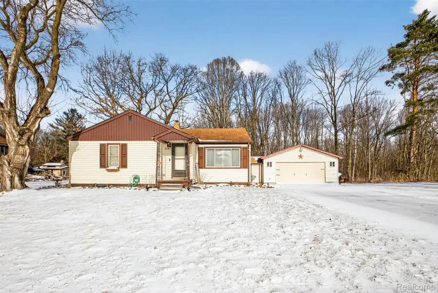 3241 Curtis Road, Bridgeport Charter Township, MI 48415 - Image #2