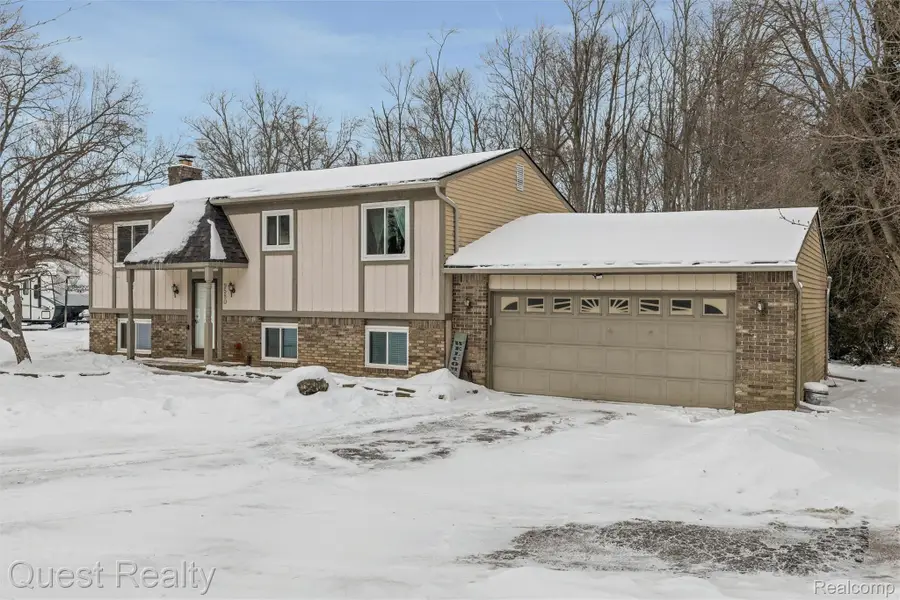 9580 Chaumont Drive, Commerce Township, MI 48382 - Image #2