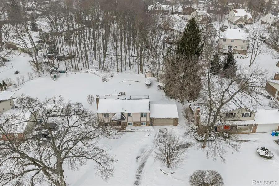 9580 Chaumont Drive, Commerce Township, MI 48382 - Image #3