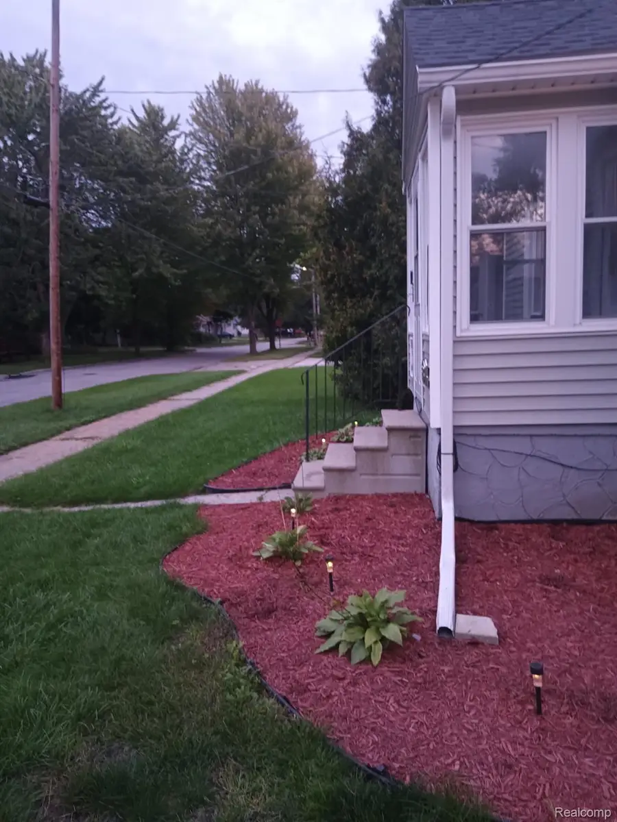 612 Bradfield Street, Bay City, MI 48706 - #2