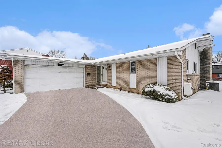 18746 Westbrook Drive, Livonia, MI 48152 - Image #2