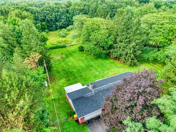 8077 Hunter Road, Bath, MI 48808