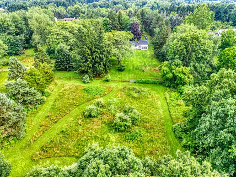 8077 Hunter Road, Bath, MI 48808 - Image #2