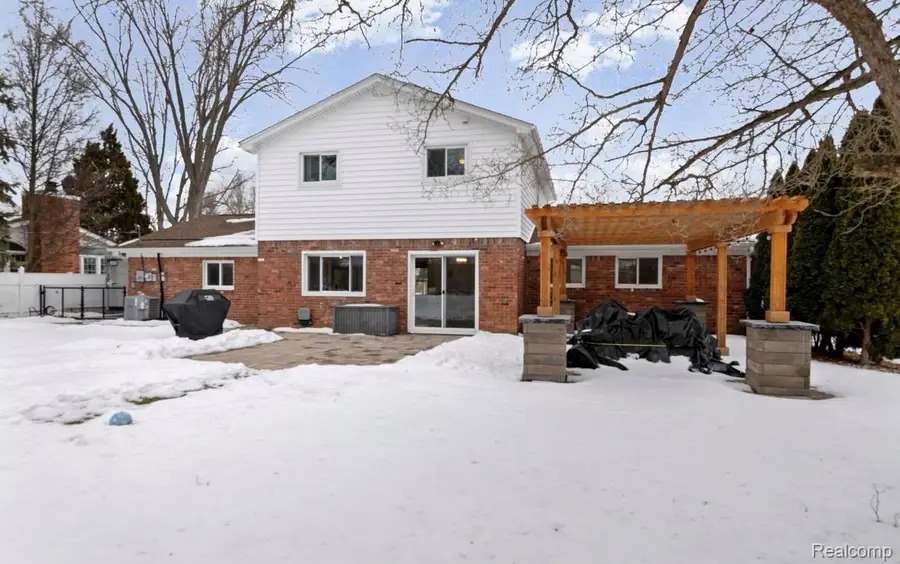 28426 Chatham Road, Grosse Ile, MI 48138 - #2