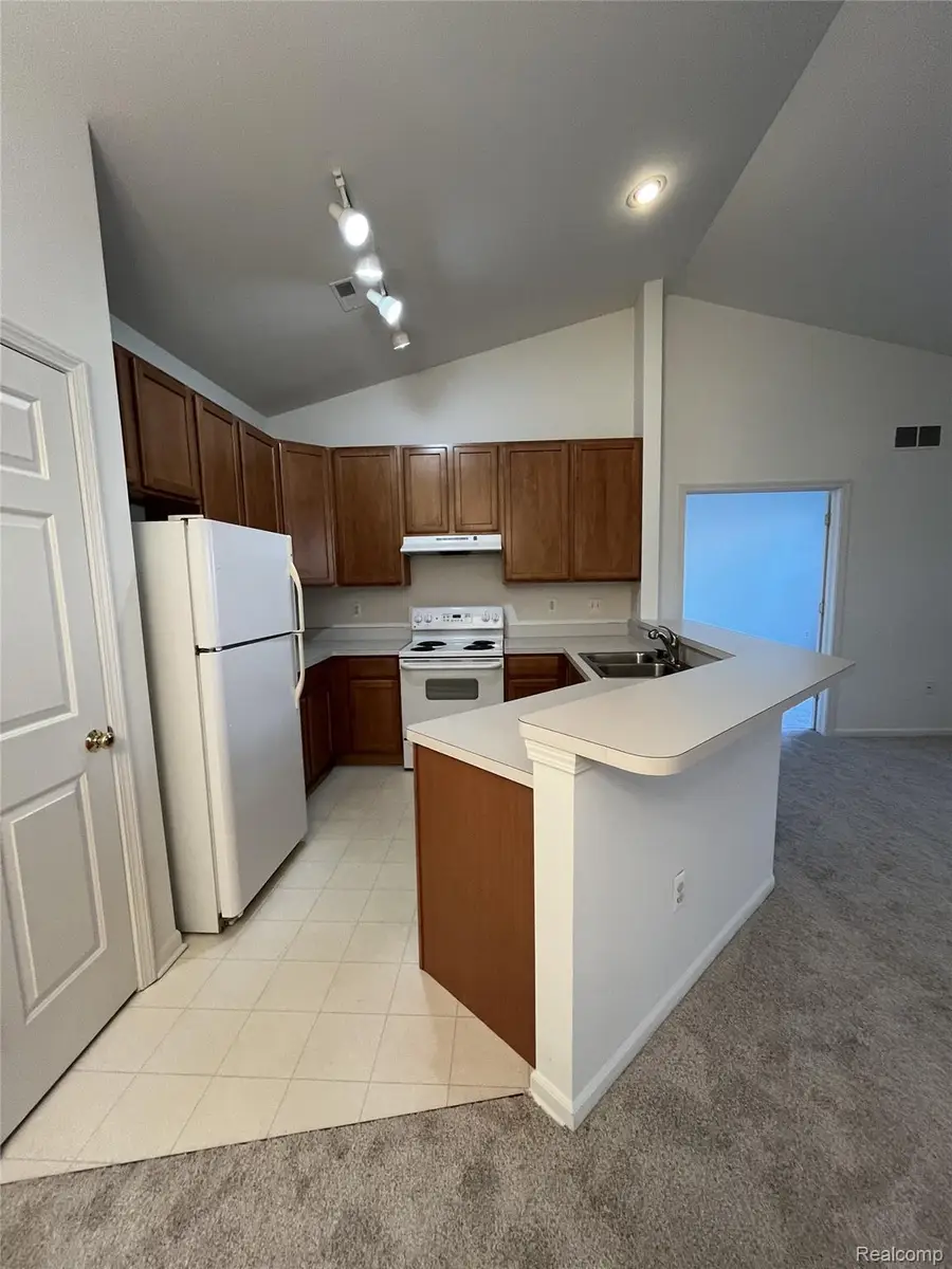 8133 Autumn Woods Trail, Ypsilanti, MI 48198 - Image #2