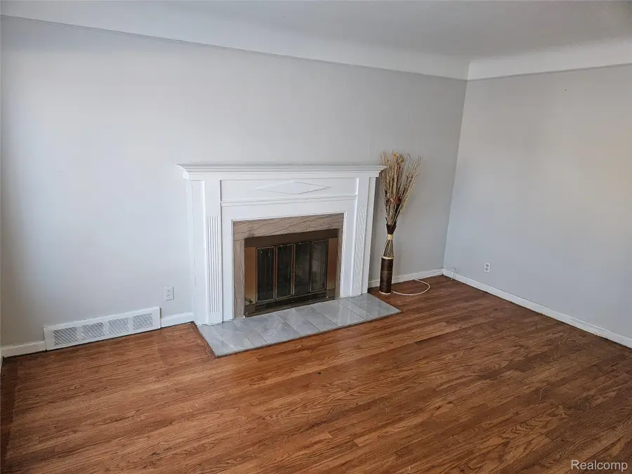 8035 Pinehurst Street, Detroit, MI 48204 - Image #3