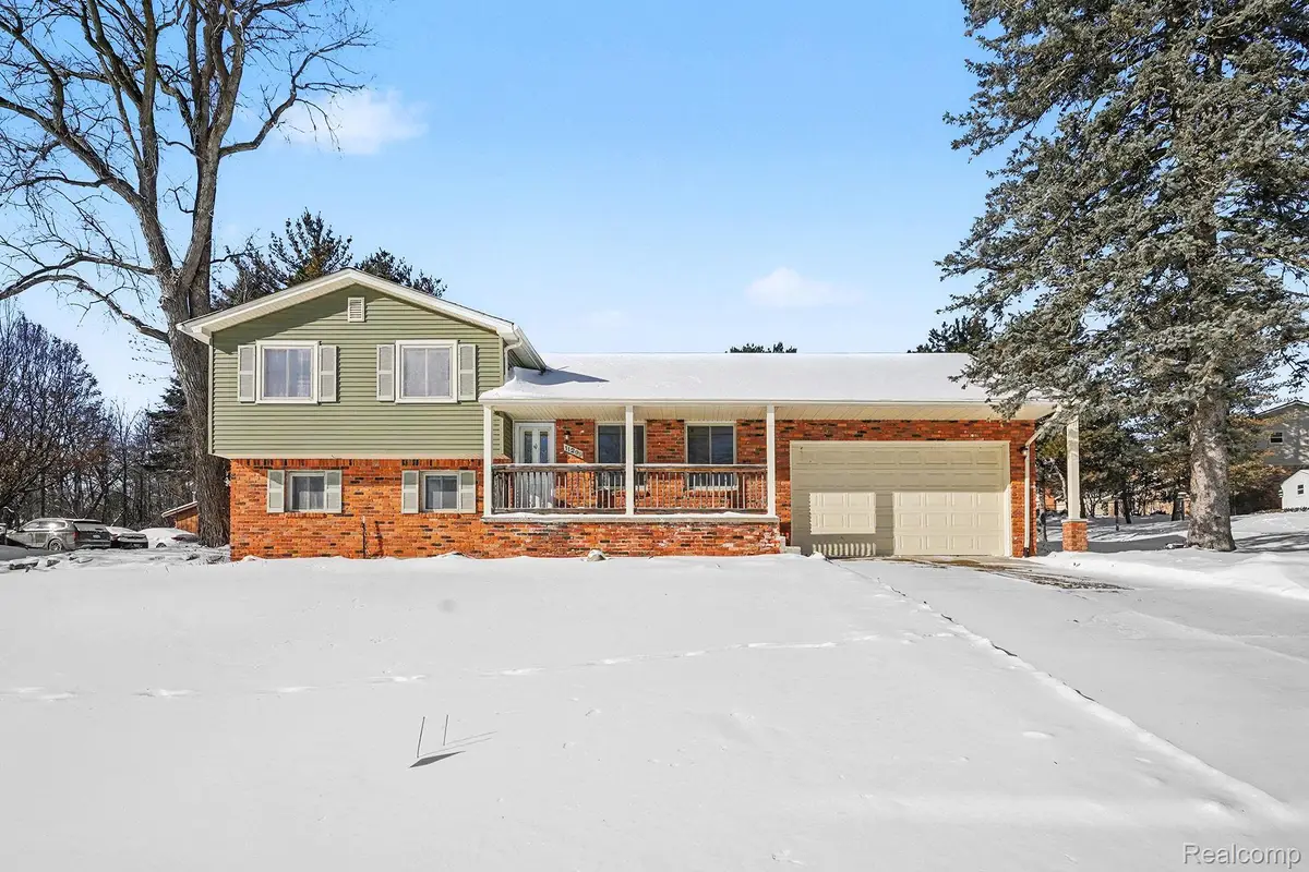 11299 Manchester Drive, Fenton, MI 48430 - Image #1