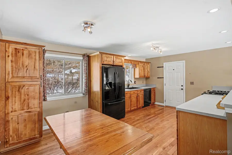 11299 Manchester Drive, Fenton, MI 48430 - Image #2