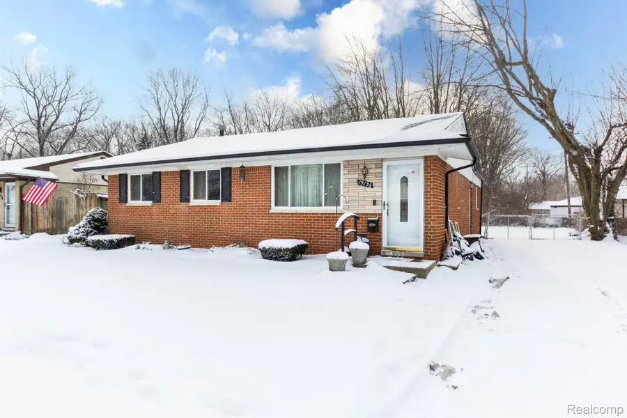 19736 Mckishnie Street, Clinton Township, MI 48035 - Image #2