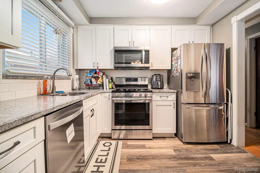 15562 Warwick Avenue, Allen Park, MI 48101 - Image #2